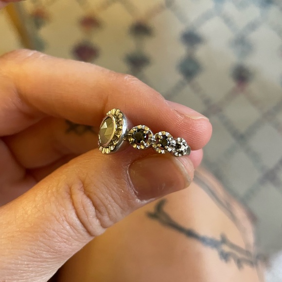 One of a kind engagement (or not!) ring. - Picture 3 of 8